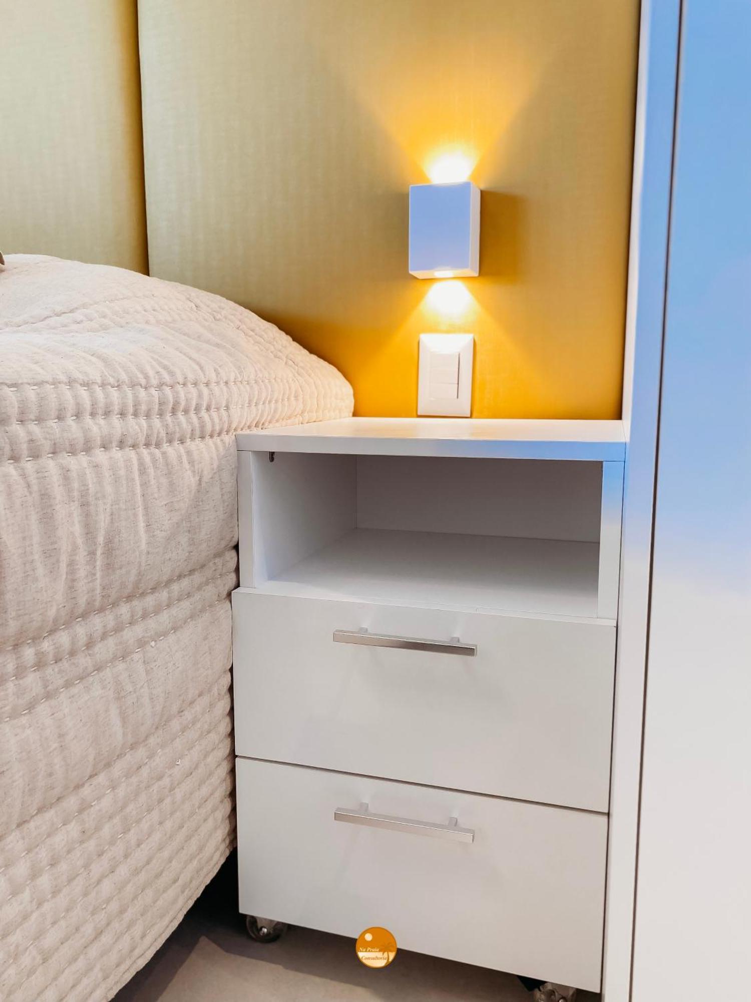 Apartamento Pe Na Areia, Piscina Borda Infinita, Vaga De Garagem, Portaria 24 Hs *