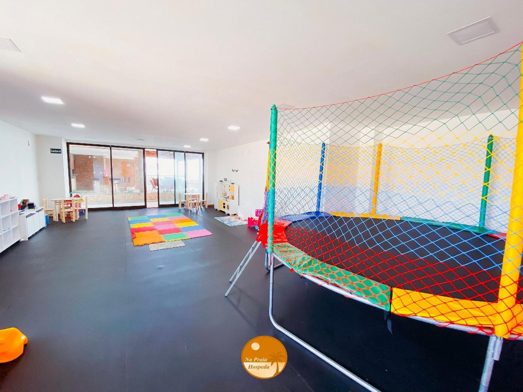 Apartamento Pe Na Areia, Piscina Borda Infinita, Vaga De Garagem, Portaria 24 Hs
