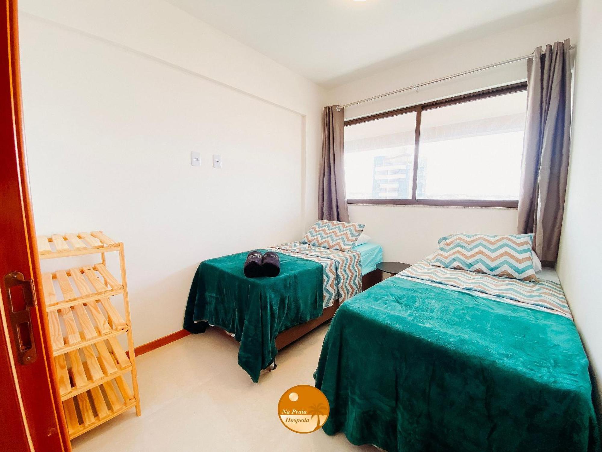 Apartamento Pe Na Areia, Piscina Borda Infinita, Vaga De Garagem, Portaria 24 Hs *